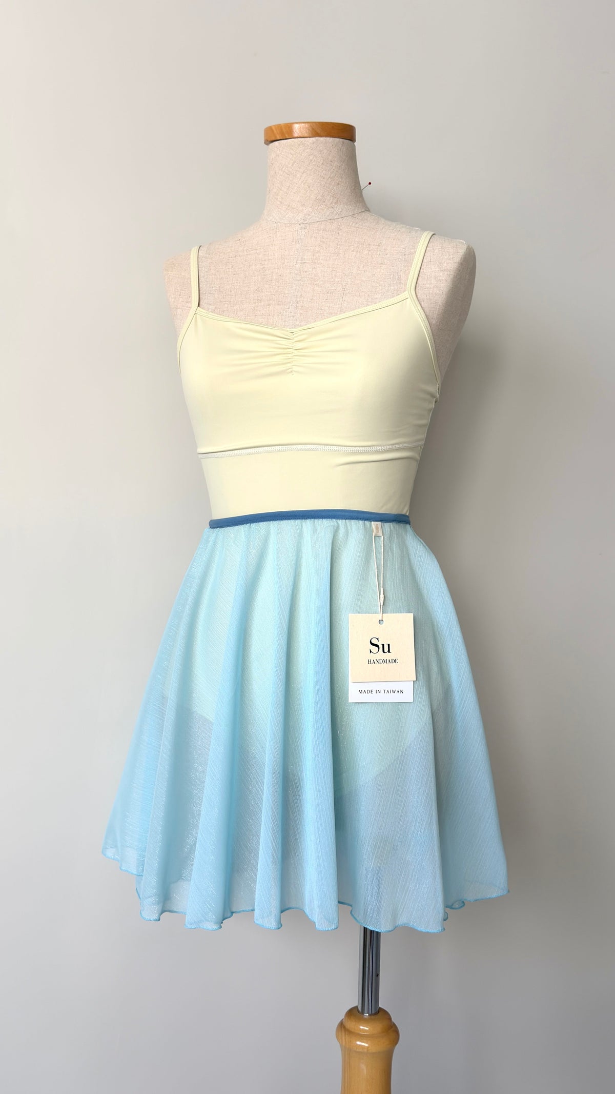 shimmer circle skirt 15in