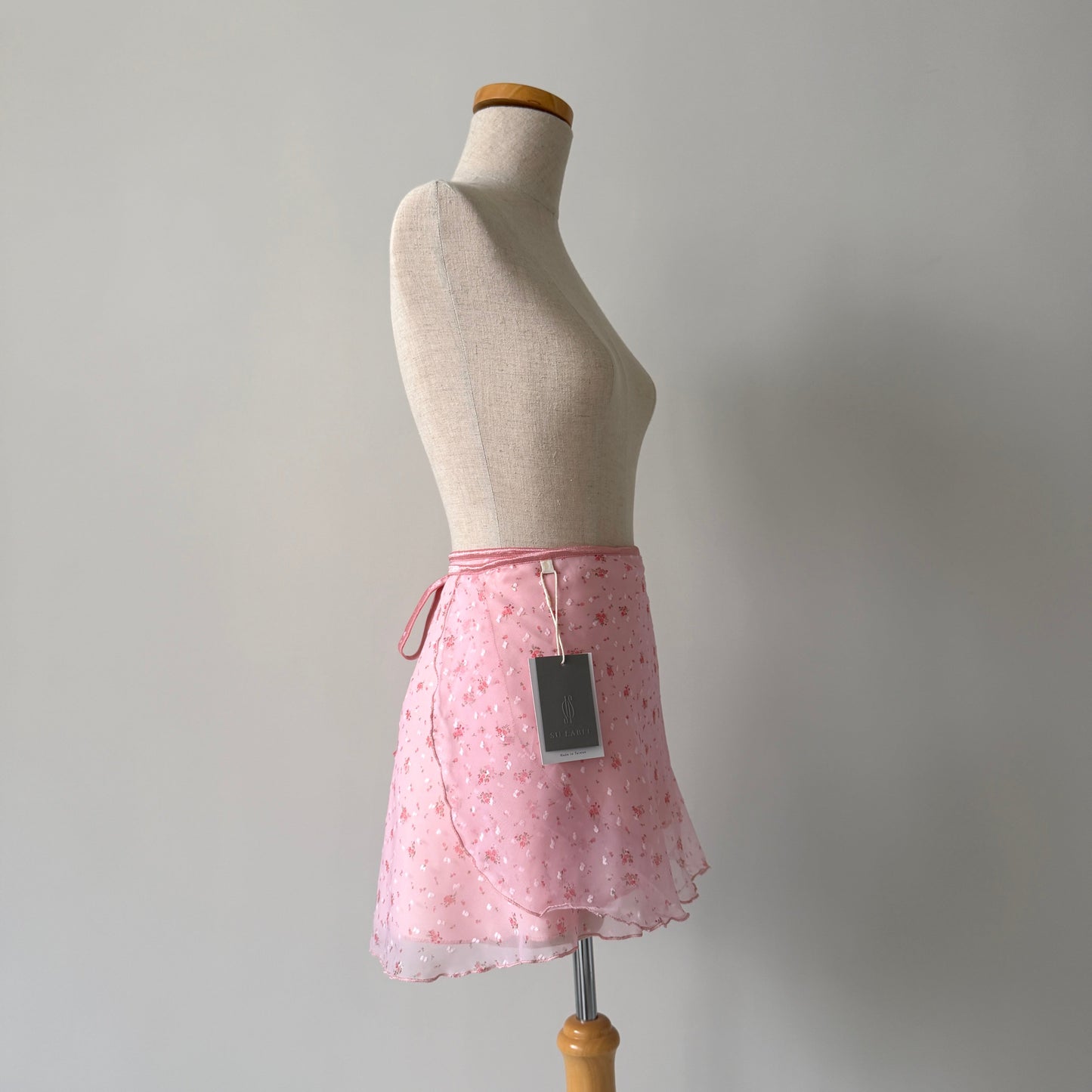 Embodied Dot Pink