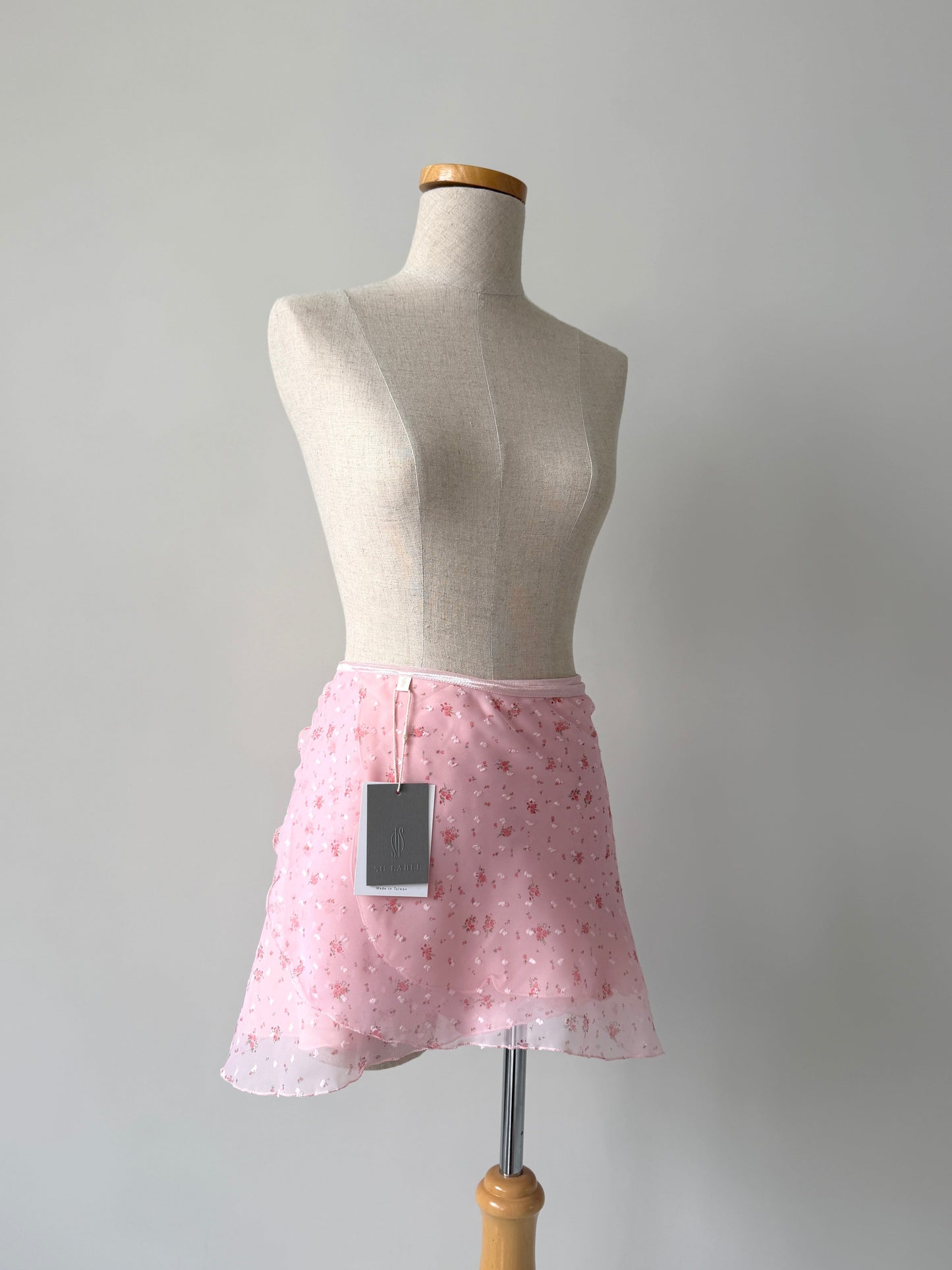 Embodied Dot Pink
