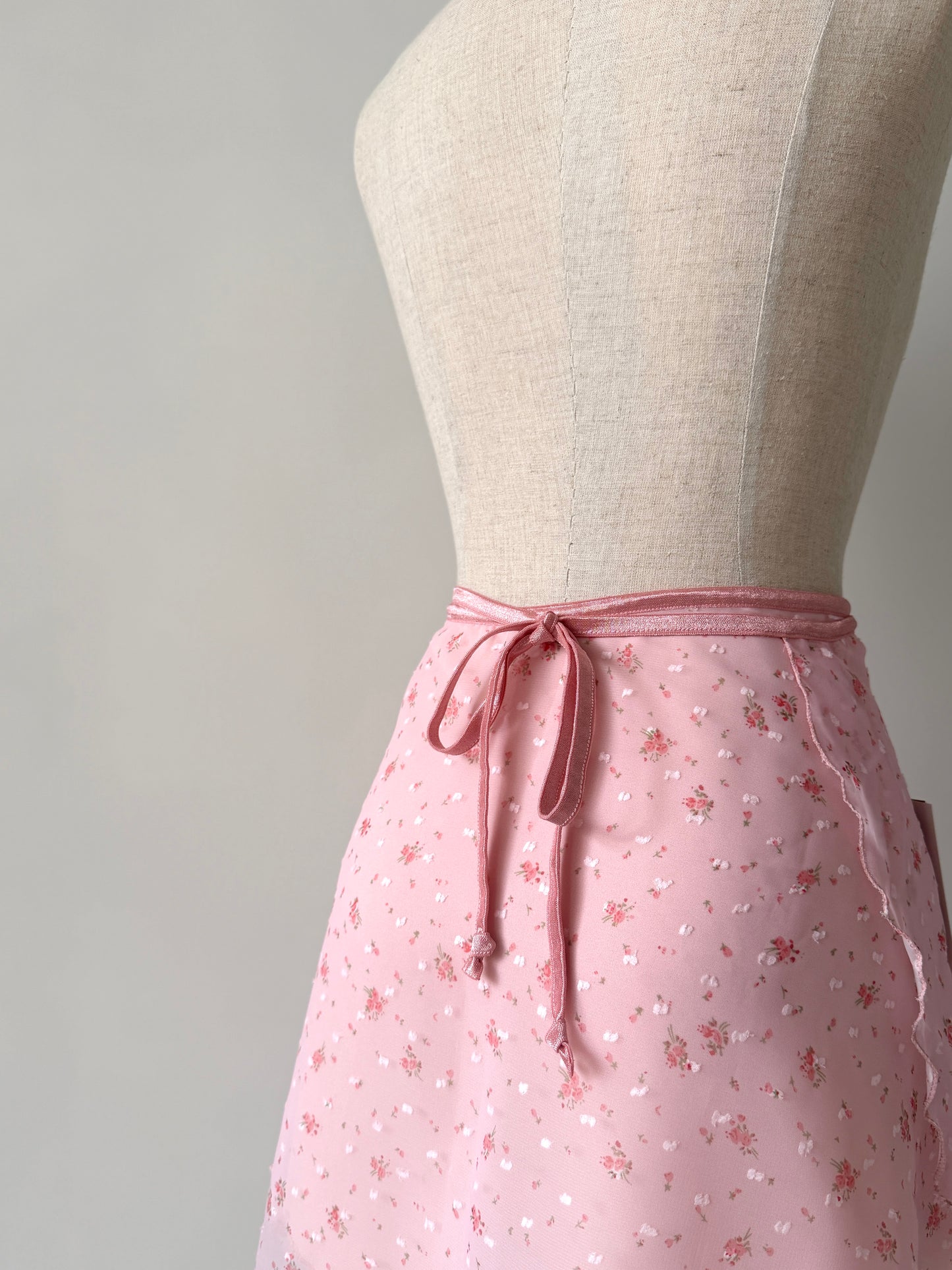 Embodied Dot Pink