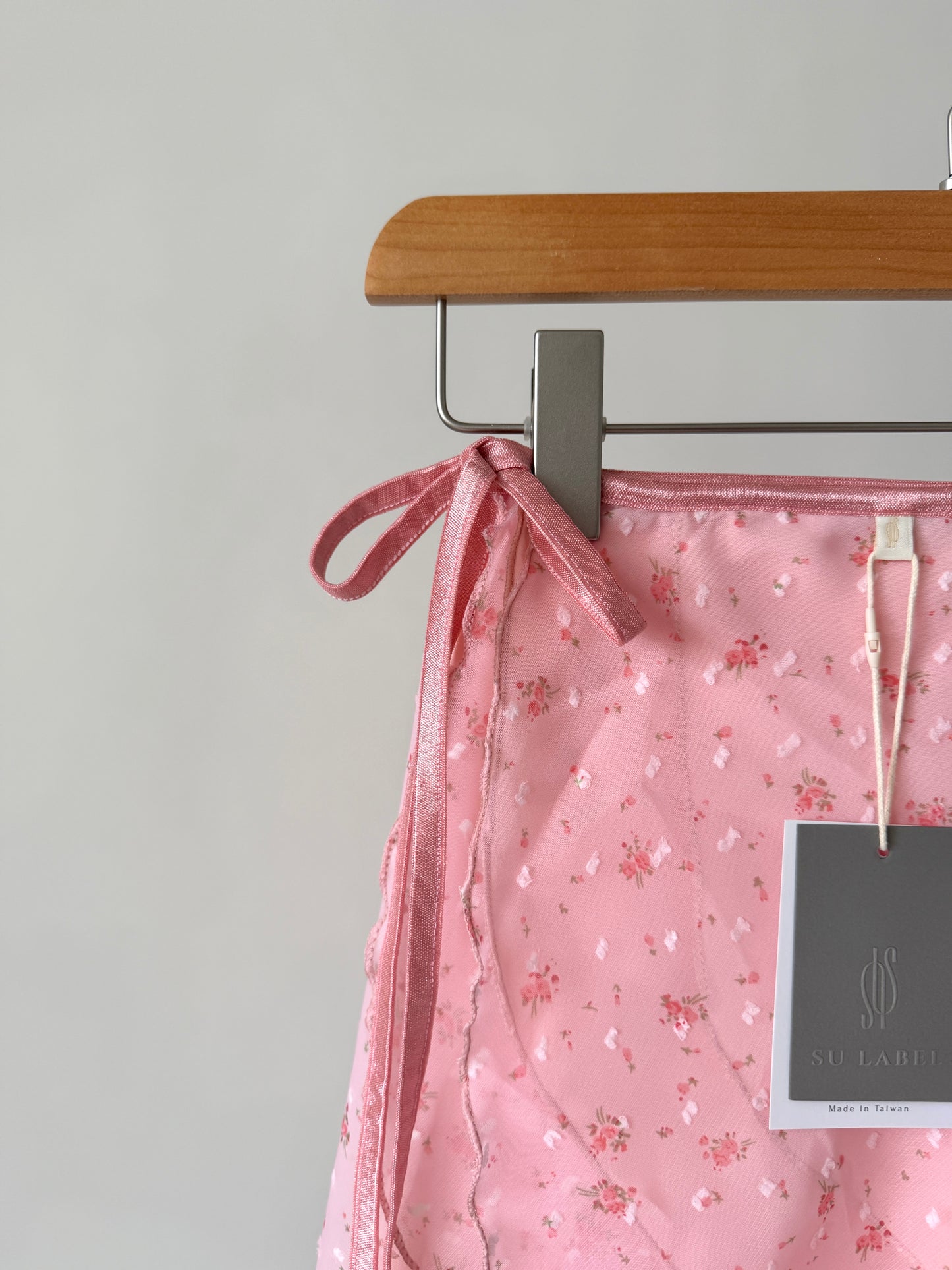 Embodied Dot Pink