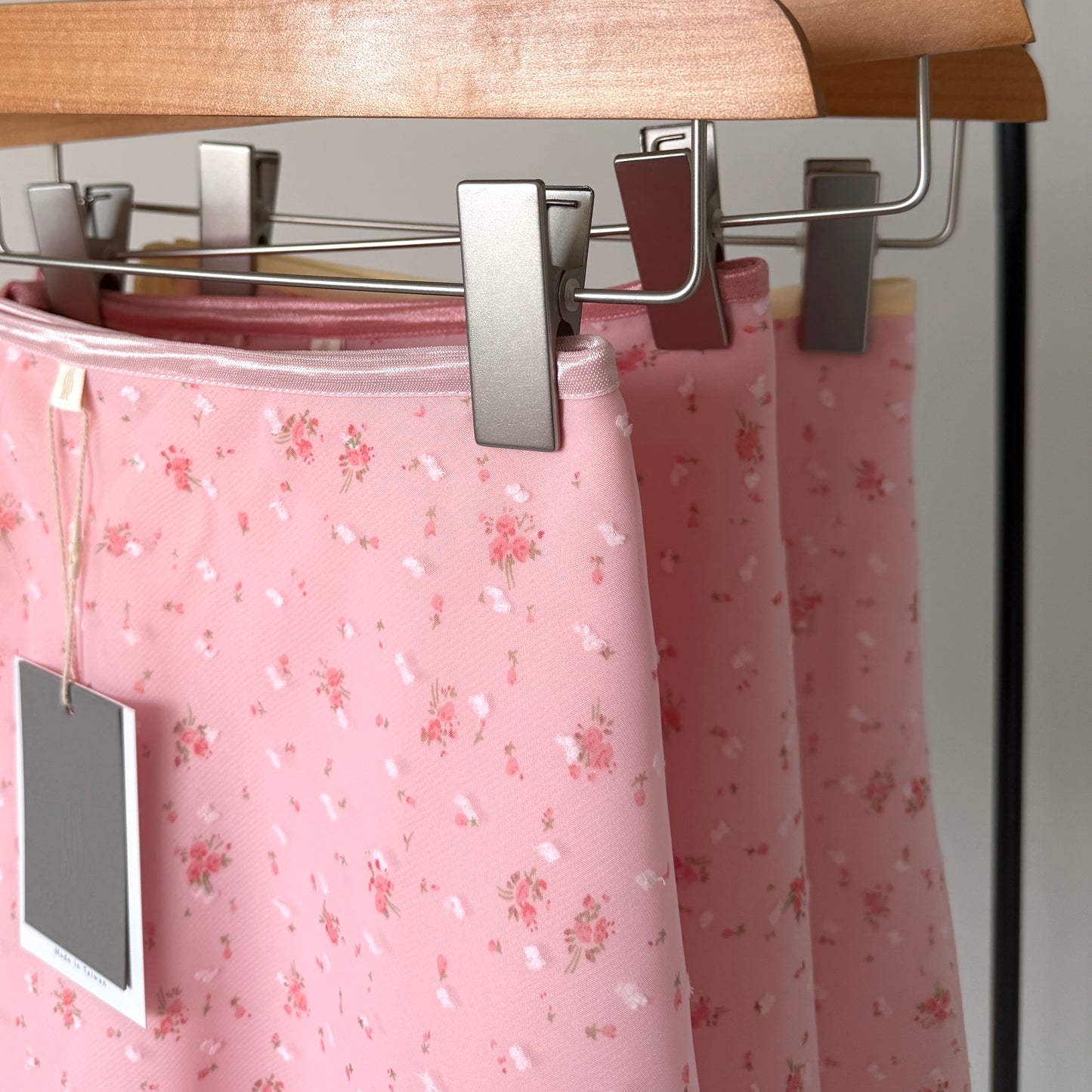 Embodied Dot Pink