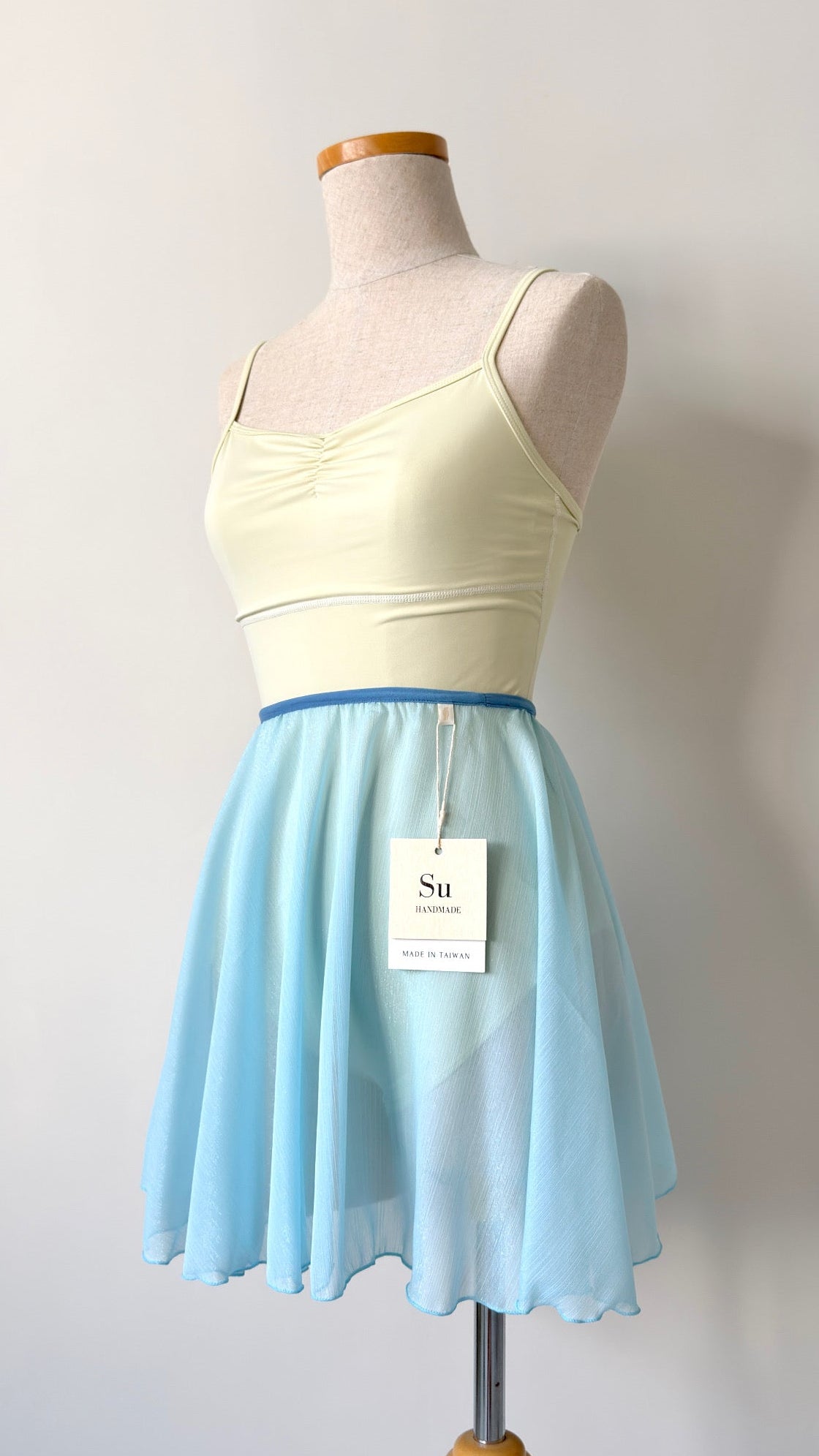 shimmer circle skirt 15in