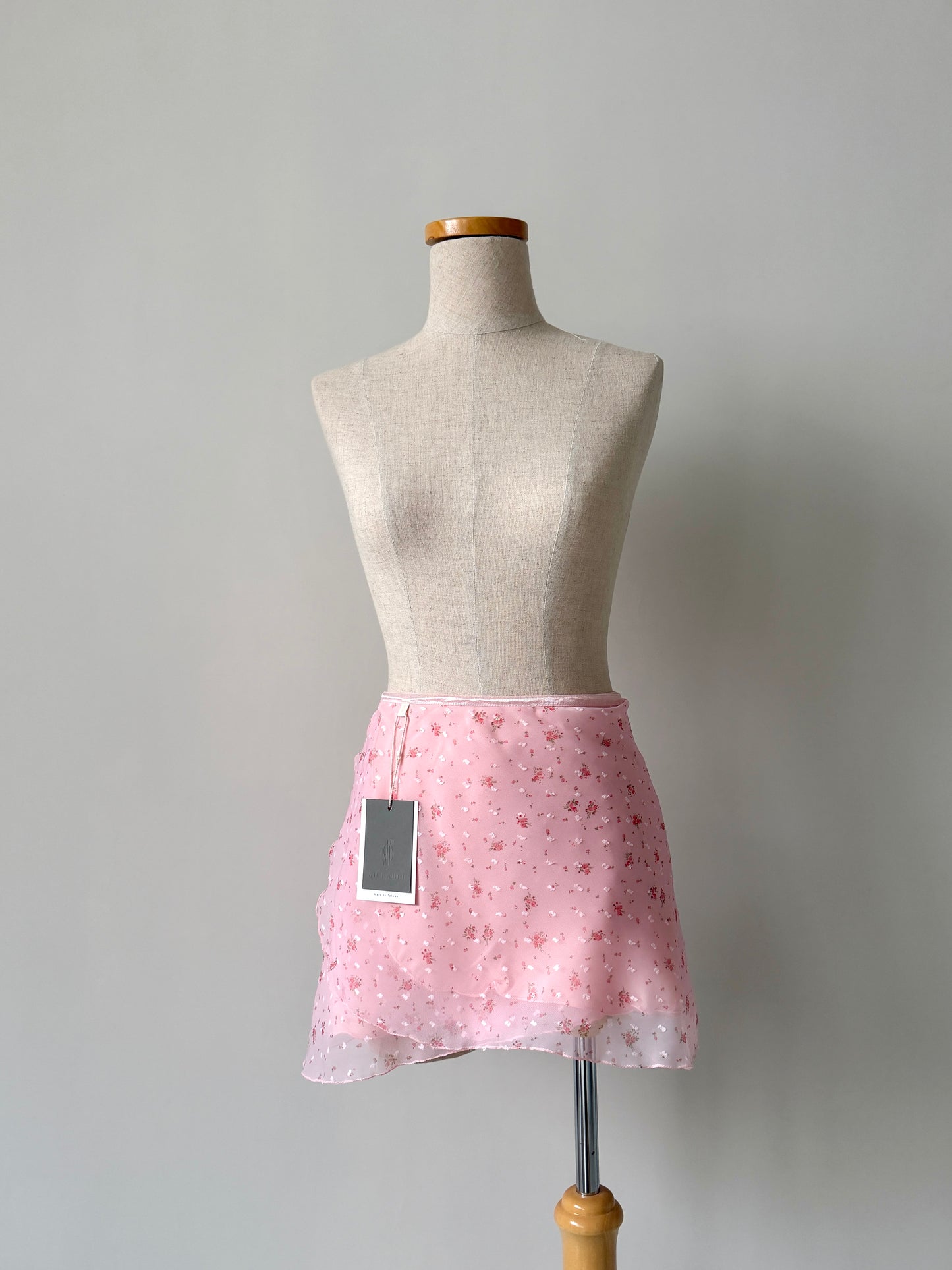 Embodied Dot Pink