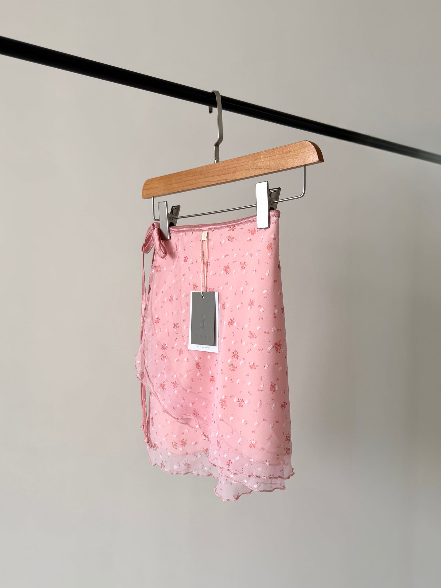 Embodied Dot Pink